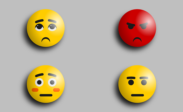 コルチゾールのせいで感情が変化する用紙を表す写真