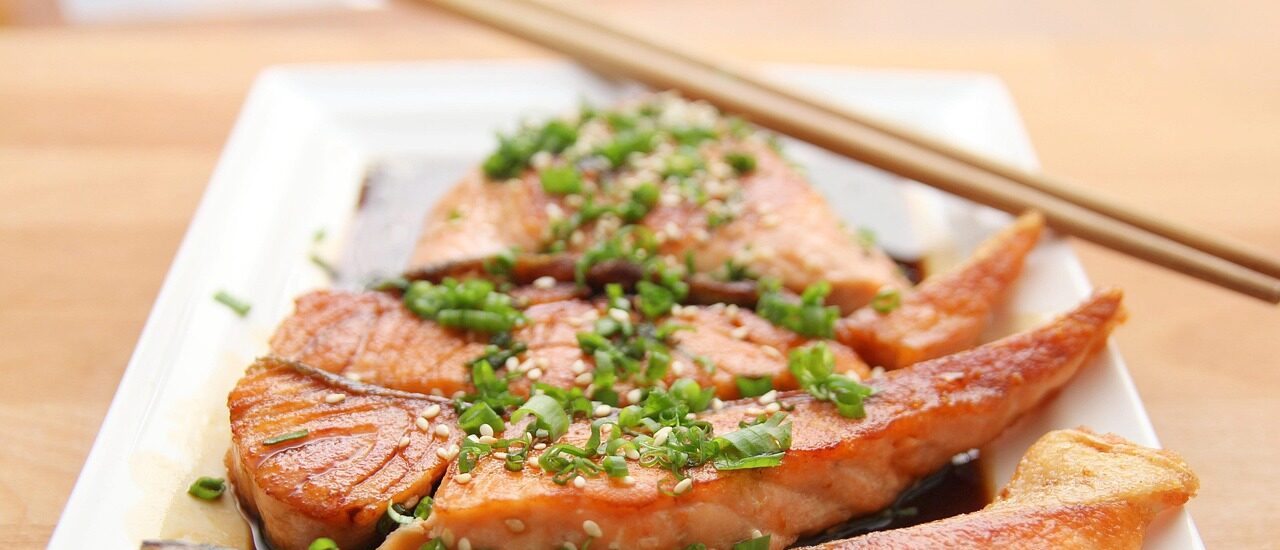 ビタミンB6豊富なサーモンとアサツキの写真